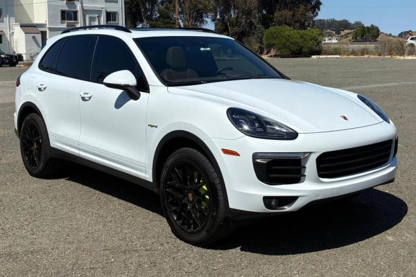2016 Porsche Cayenne S E-Hybrid - Image 7