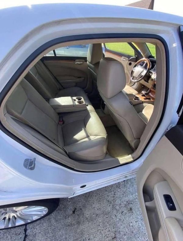 2014 Chrysler 300C Base - Image 7