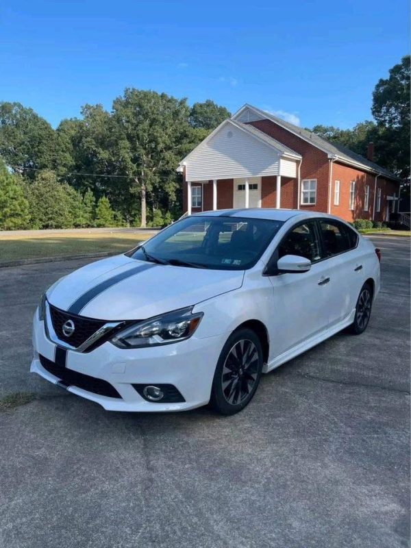 2016 Nissan Sentra  SR sedan 4D - Image 5