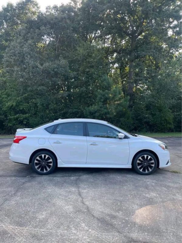 2016 Nissan Sentra  SR sedan 4D - Image 7