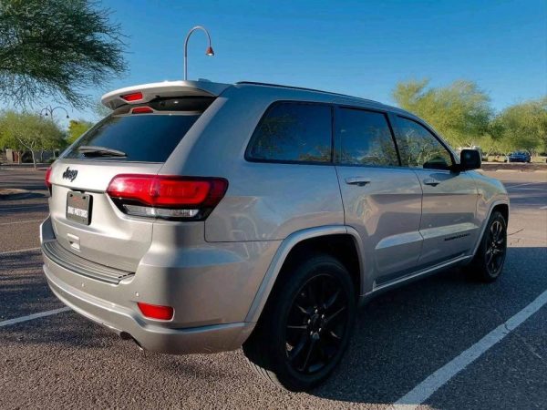 2018 Jeep Grand Cherokee Altitude - Image 3