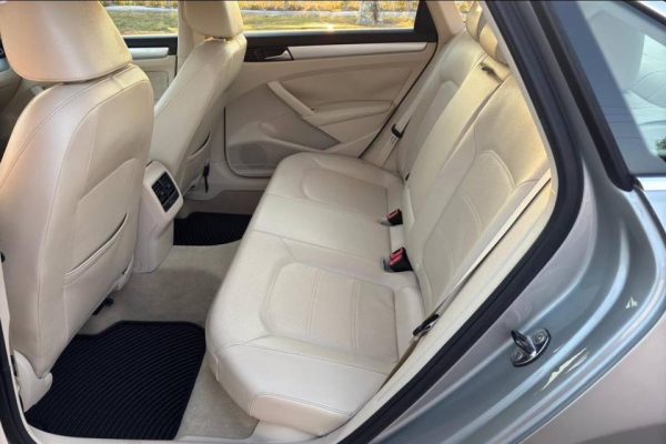 2013 Volkswagen Passat TDI SE - Image 2