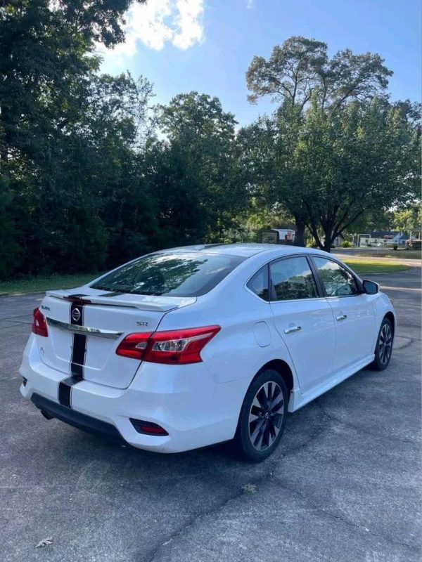 2016 Nissan Sentra  SR sedan 4D - Image 4