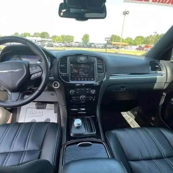 2015 Chrysler 300 S - Image 6
