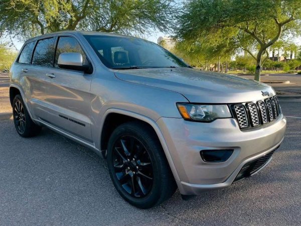 2018 Jeep Grand Cherokee Altitude - Image 4