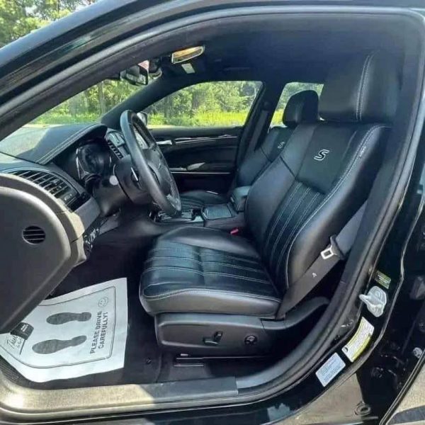 2015 Chrysler 300 S - Image 8