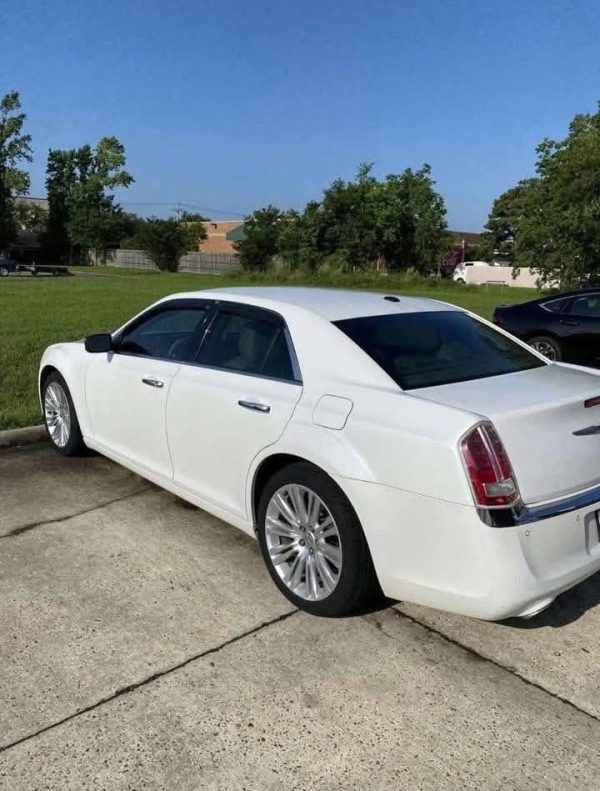 2014 Chrysler 300C Base - Image 3