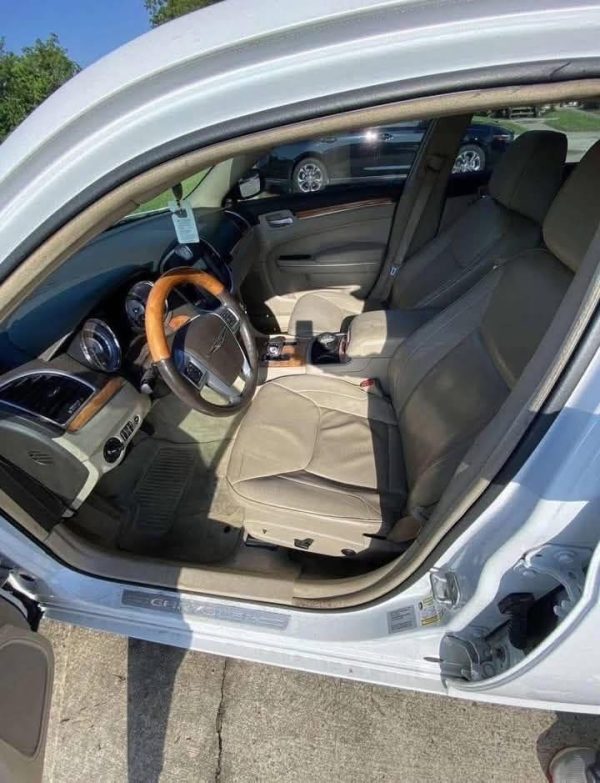 2014 Chrysler 300C Base - Image 2