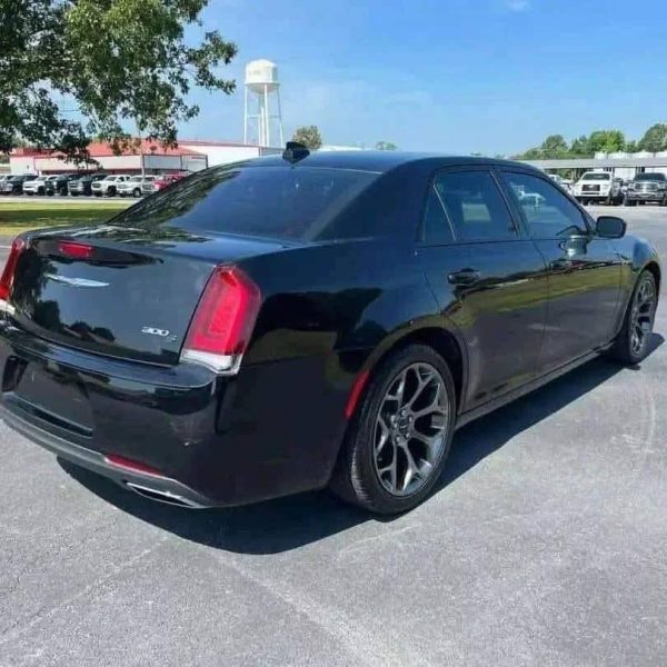 2015 Chrysler 300 S - Image 4