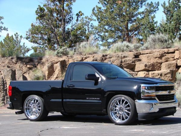 2018 Chevrolet Silverado 1500 LT - Image 4