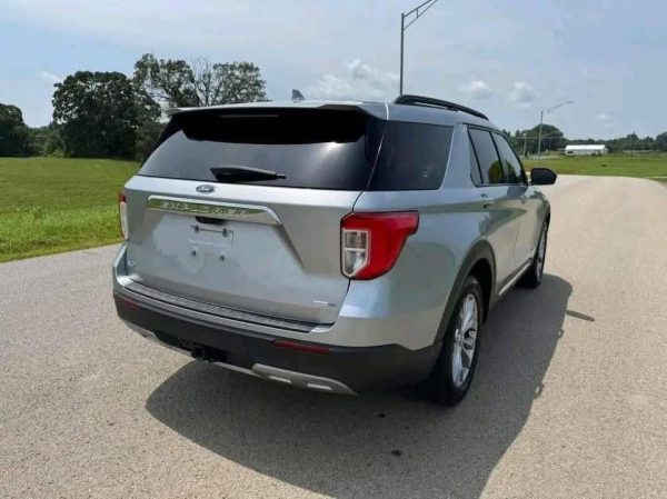 2020 Ford Explorer XLT - Image 2