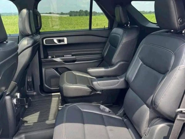 2020 Ford Explorer XLT - Image 7