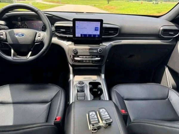 2020 Ford Explorer XLT - Image 9