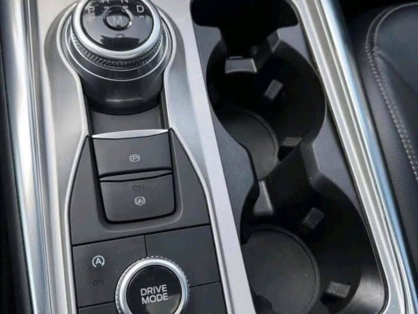 2020 Ford Explorer XLT - Image 6