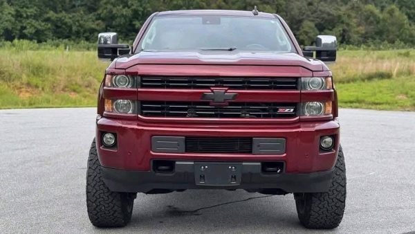 2017 Chevrolet Silverado 2500HD LTZ Z71 Crew Cab - Image 9
