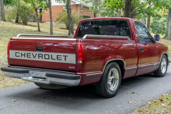 1989 Chevrolet C1500 Silverado - Image 2